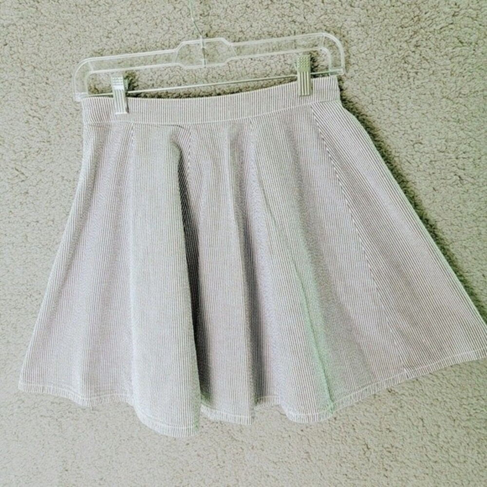 Victoria Secret Women or Teen's X-Small Skater Mini Skirt Gray White Seersucker